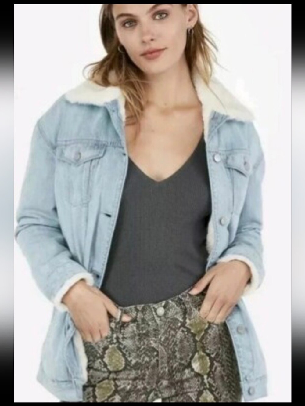 Express Women’s XS Oversized Denim Faux Fur Collar & Lined Jean Jacket